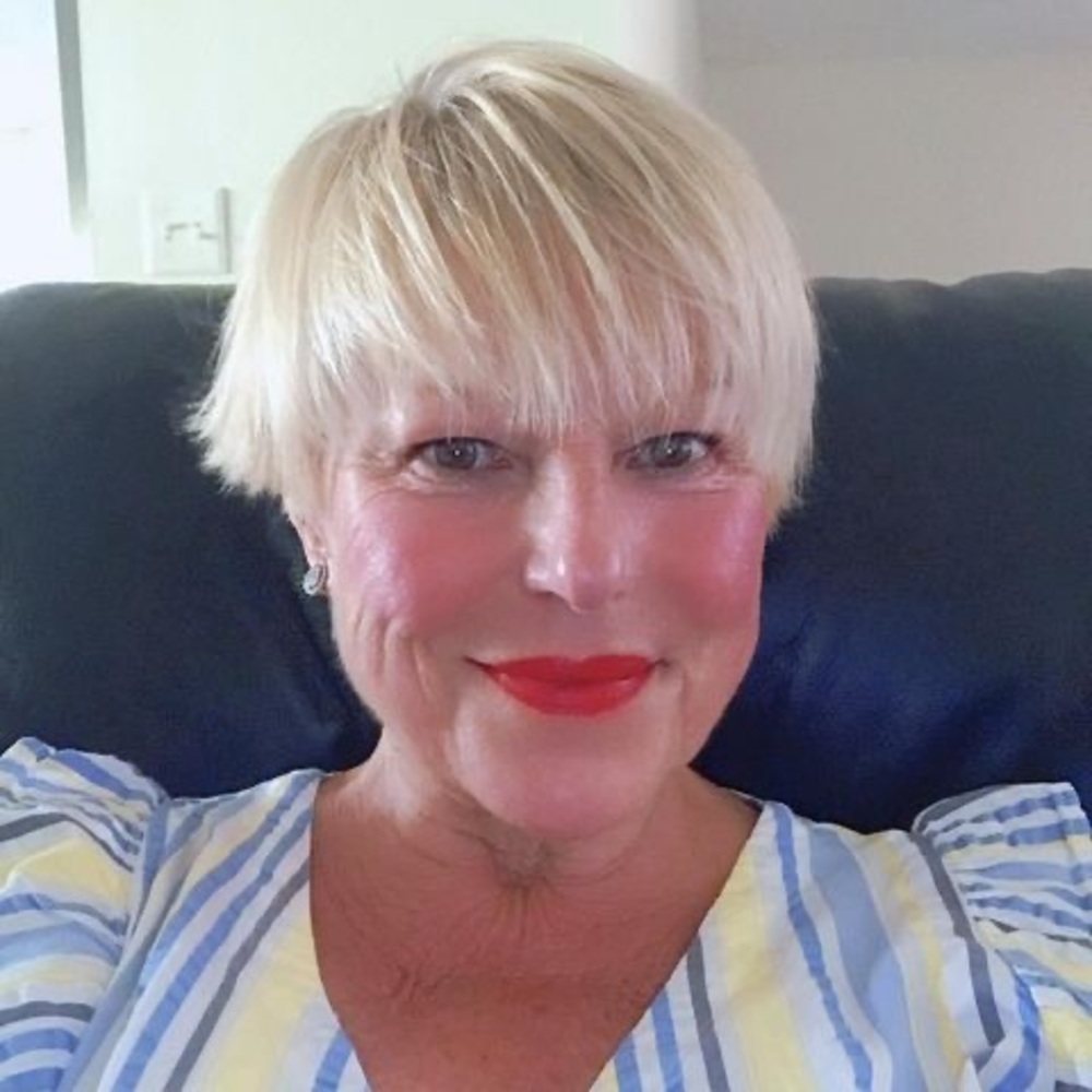 Meet your Posher, Elizabeth